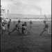 ...il reportage di Kaye si chiude con le immagini di una partita di rugby allinterno dello Stadio della Vittoria 


(F. Alexander Turnbull Library, Welligton, NZ. Ref. DA-04485-F)